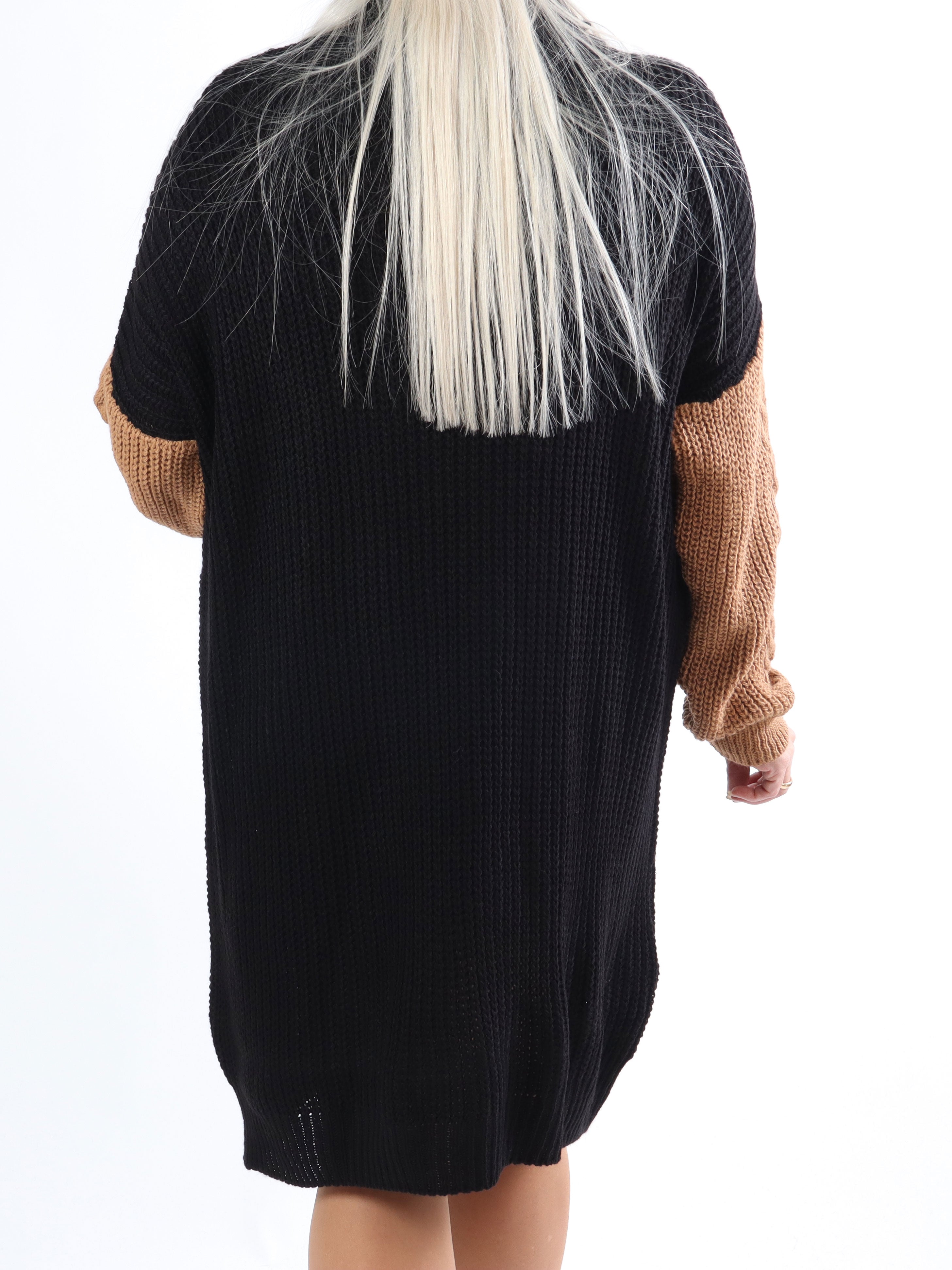 Tenna - Tvåfärgad plus size-klänning i kabelstickning